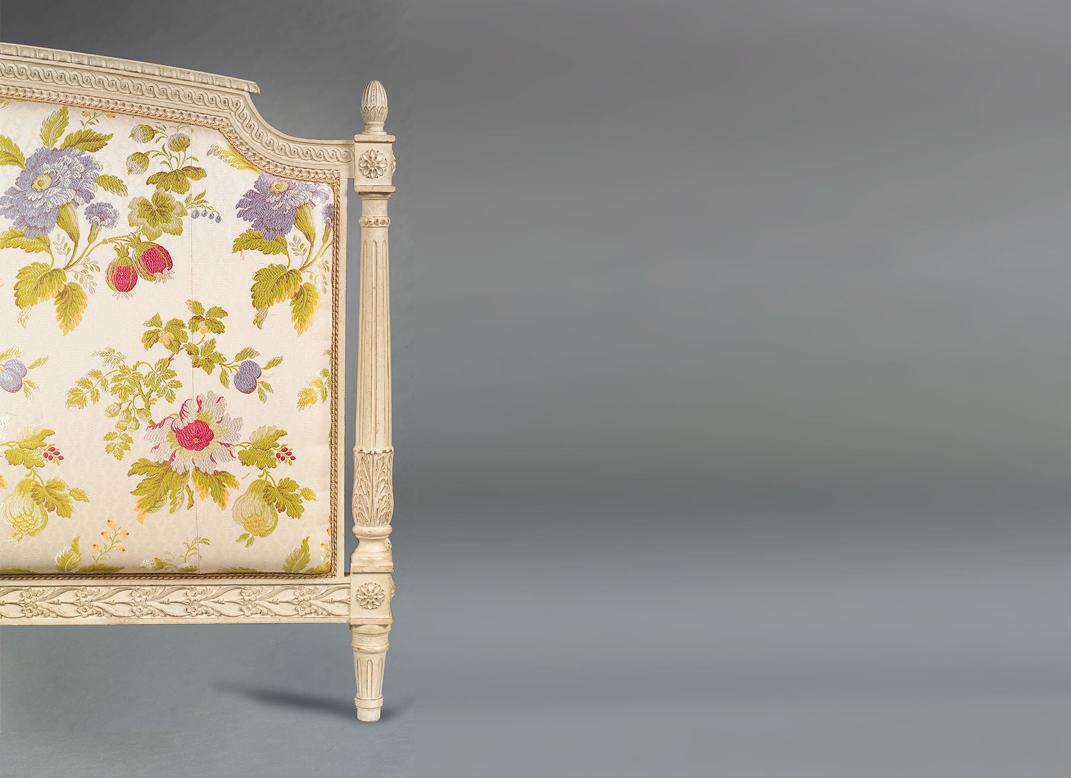 Louis-XVI-style-carved-wood-bed - Image 4