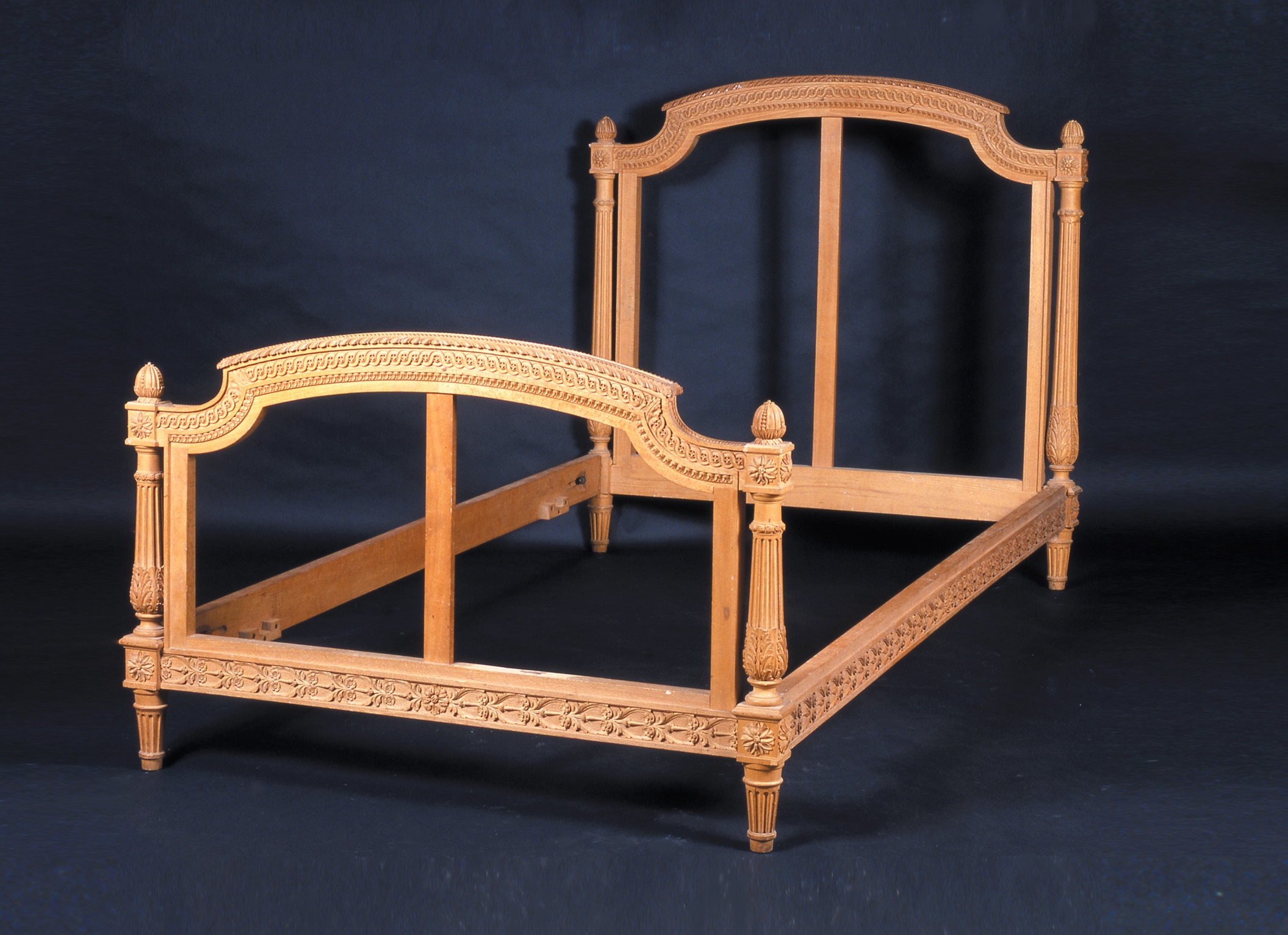 Louis-XVI-style-carved-wood-bed - Image 2