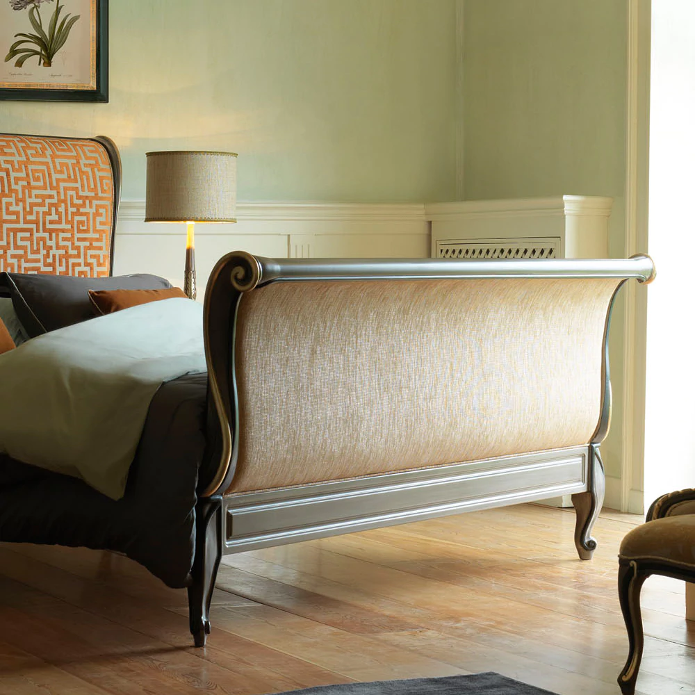 classic-style-upholstered-sleigh-bed - Image 4