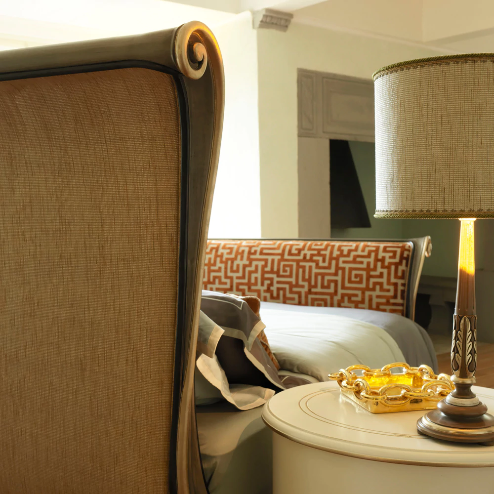 classic-style-upholstered-sleigh-bed - Image 5