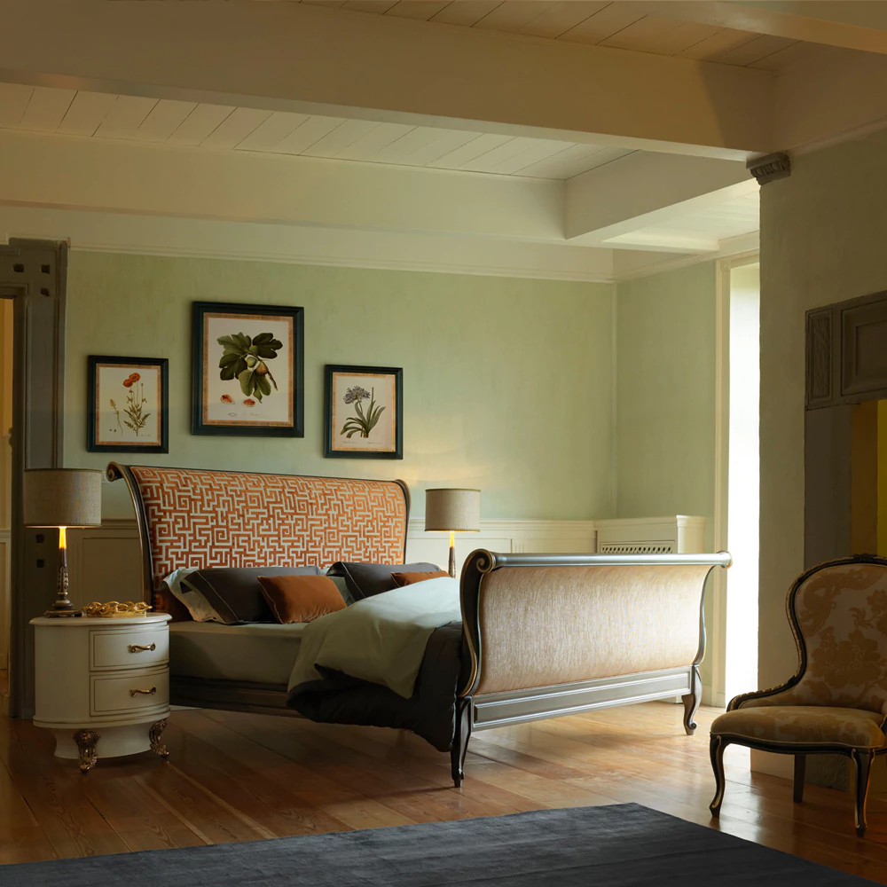 classic-style-upholstered-sleigh-bed - Image 2