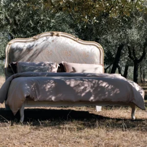 elegant-classic-style-bed