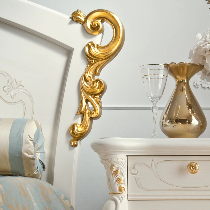 talian-White-and-Gold-Leaf-Elaborately-Carved-Bed - Image 3